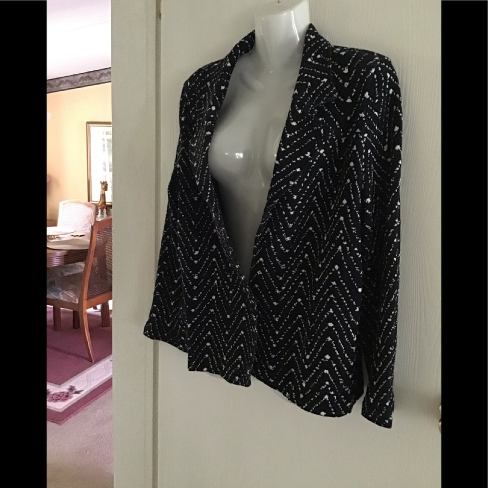 Womens Black & White Patterned Open Front Jacket
